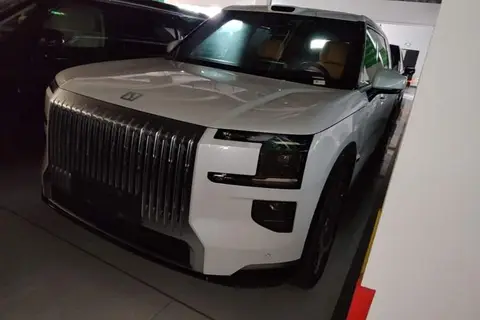 ZEEKR 9X 2025