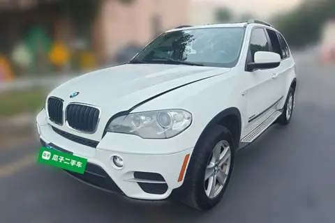 BMW X5 BMW X5 U.S.-spec imported, automatic transmission, 3.0-liter gasoline engine. 2013