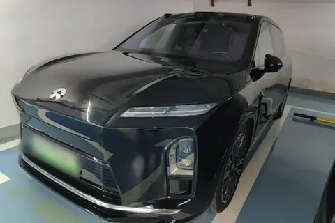 NIO ES8 2025