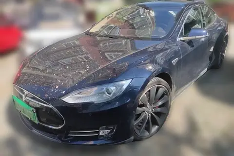 Tesla Model S 2015