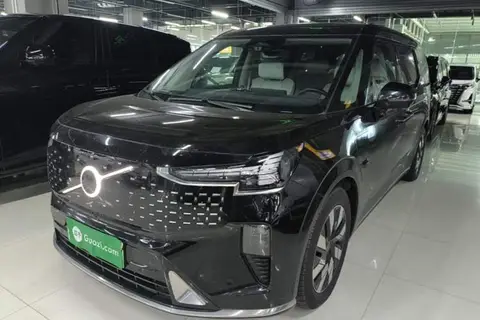 Volvo EM90 2025