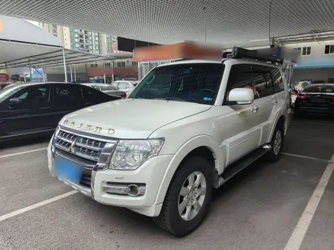 Mitsubishi Pajero 2017