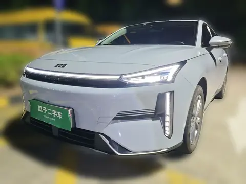 Geely L6 2025