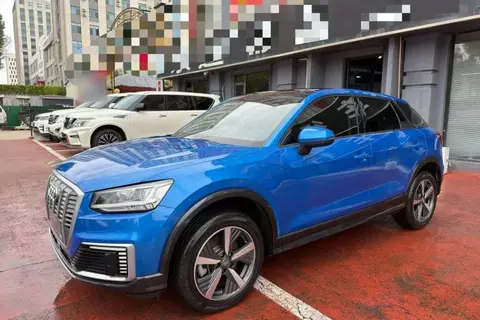 Audi Q2L e-tron 2021