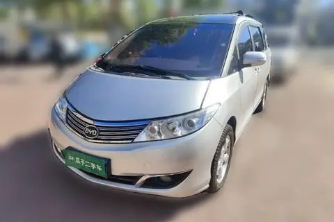 BYD M6 2014