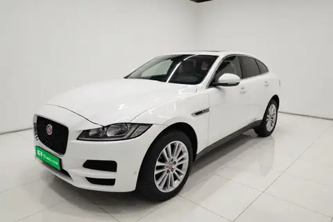 Jaguar F-PACE 2016