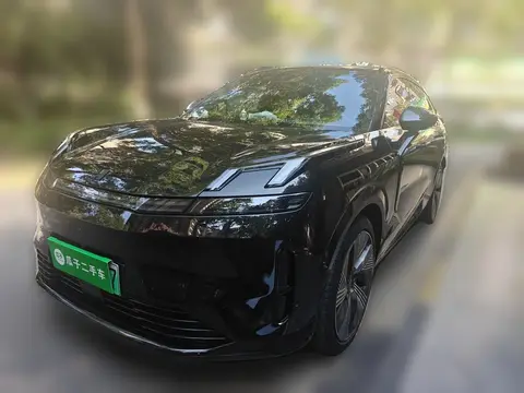 Lynk & Co 08 EM-P 2024