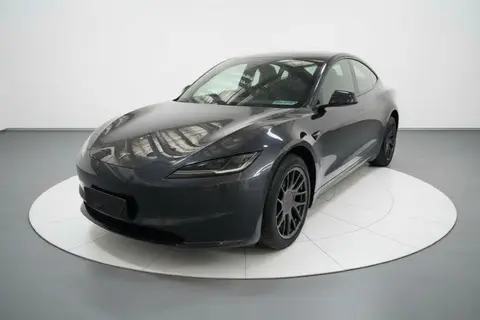Tesla Model 3 2025