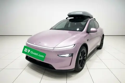 Tesla Model Y 2025