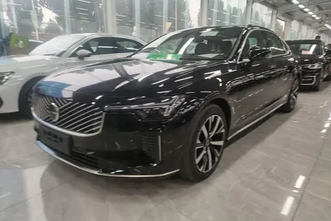Volvo S90 2025