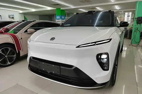 NIO ES8 2023