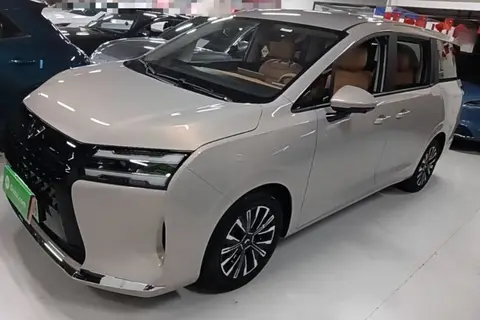 Wuling Xingguang 730 2025